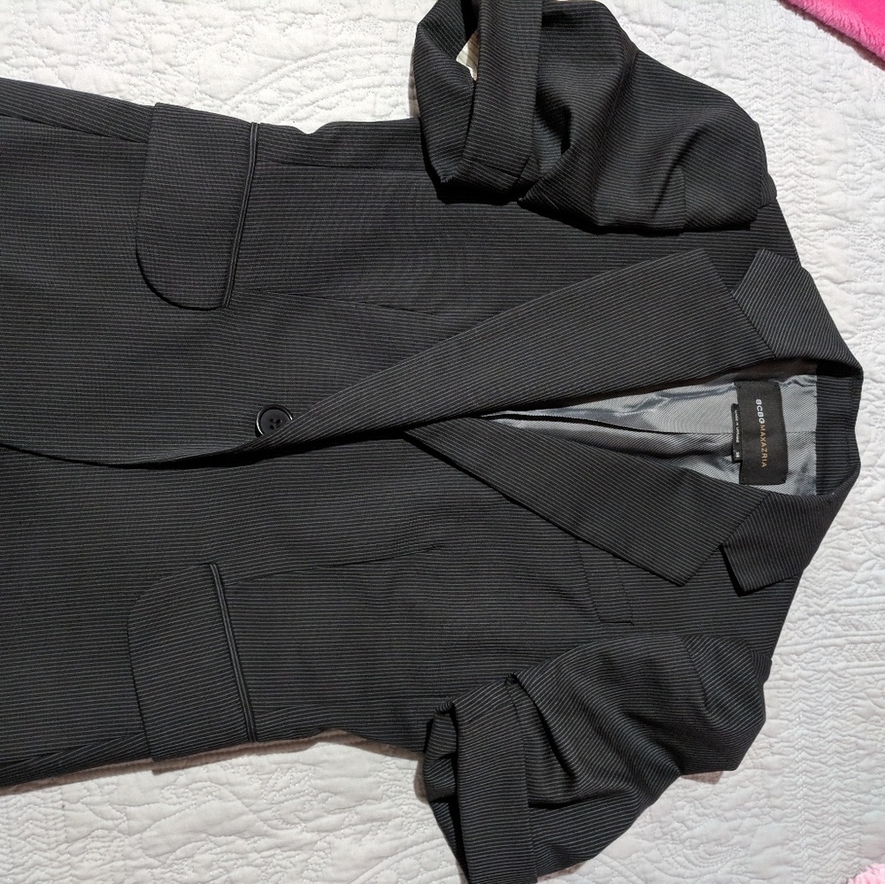 BCBG ruffled short sleeve blazer. EUC!!